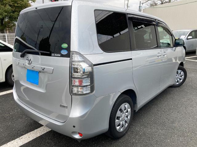 TOYOTA VOXY X